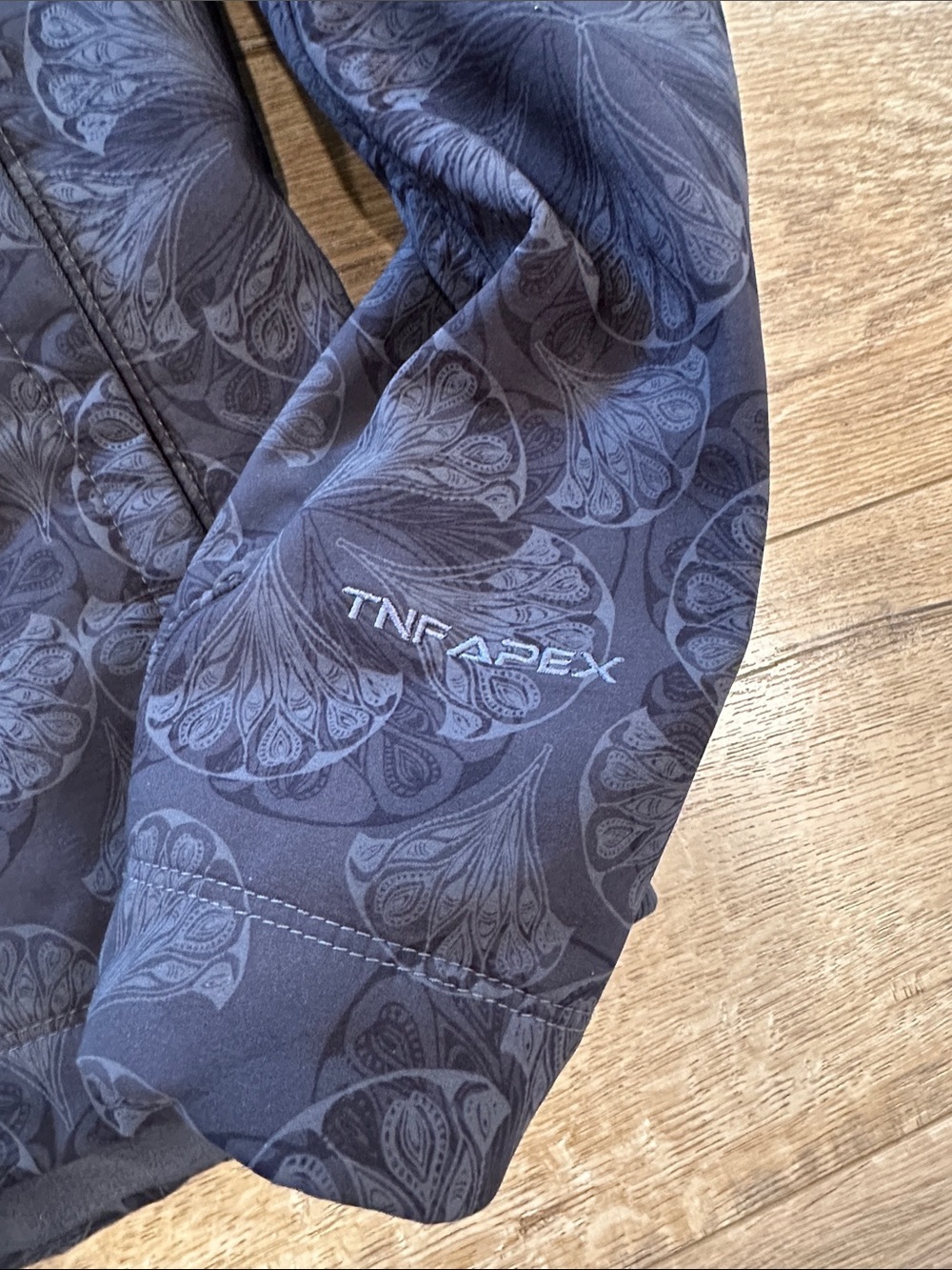 The North Face Women's Black Floral Softshell Jacket - Picture 5 of 10